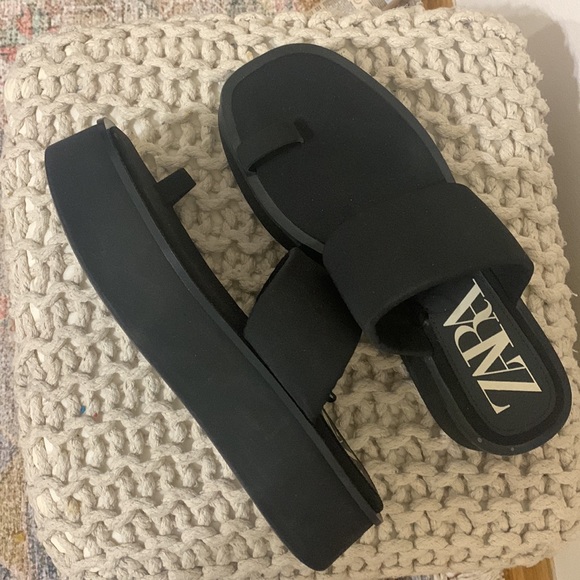 NWOT Zara Platform toe ring sandals, size 9